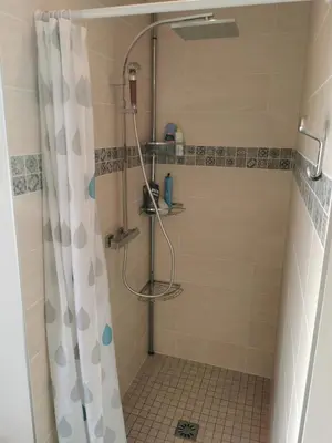 Salle de bains dans l'établissement Studio Climatisé 38m2 Poitiers proche Futuroscope