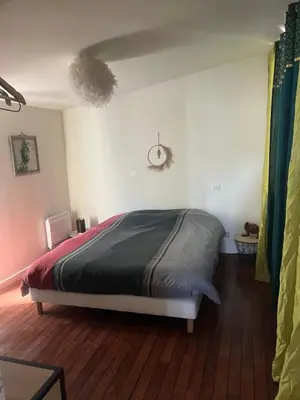 Un ou plusieurs lits dans un hébergement de l'établissement Appartement chaleureux au cœur de la ville