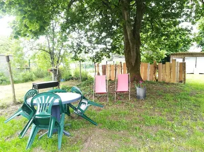 Jardin de l'établissement Gîte indépendant neuf, idéal vacances nature au calme, proche rivières, N147 & Civaux