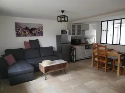 Cuisine ou kitchenette dans l'établissement Gîte indépendant neuf, idéal vacances nature au calme, proche rivières, N147 & Civaux