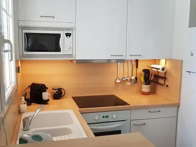 Cuisine ou kitchenette dans l'établissement Villa in France with Pool and Private Garden