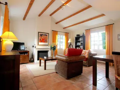 Coin salon dans l'établissement Luxury Villa in France with Pool