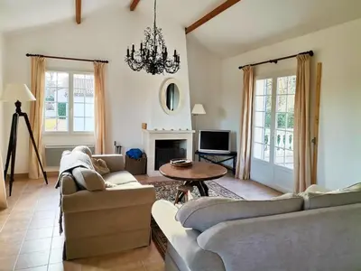 Coin salon dans l'établissement Villa with garden near beautiful golf course