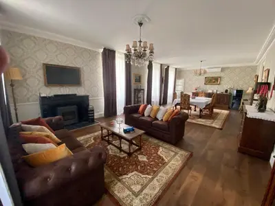 Télévision ou salle de divertissement dans l'établissement Le Grand Berger Chambres D'Hotes