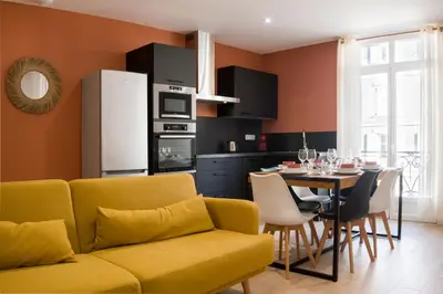 Cuisine ou kitchenette dans l'établissement Magnifique T3 totalement rénové, hypercentre Rochefort, arrivée autonome !