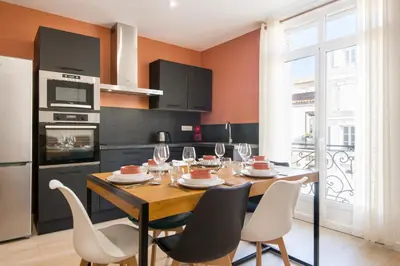 Cuisine ou kitchenette dans l'établissement Magnifique T3 totalement rénové, hypercentre Rochefort, arrivée autonome !
