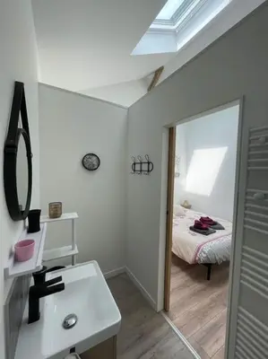 Un ou plusieurs lits dans un hébergement de l'établissement Maison Les Iris - 3 chambres et 3 salles de bain - 3 à 6 personnes - Futuroscope