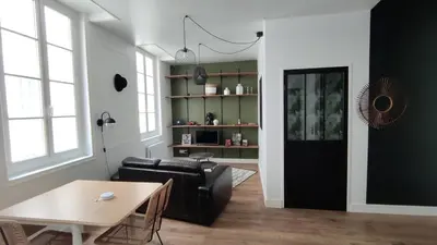 Cuisine ou kitchenette dans l'établissement Le Tréville Grand Studio Cosy 32M2