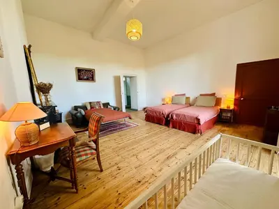 Un ou plusieurs lits dans un hébergement de l'établissement Le Pavillon, Grand Manoir du XVIIe avec Piscine, Bain Nordique et accès privé à la Charente