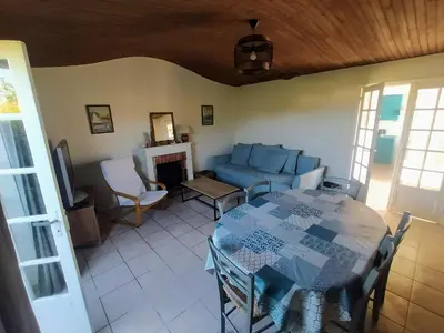 Coin salon dans l'établissement La Portbarquaise - maison front de mer