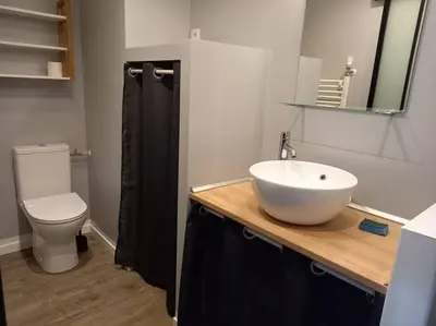 Salle de bains dans l'établissement La Grelauderie 4