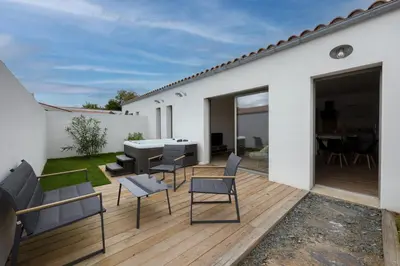 Balcon ou terrasse dans l'établissement Un cocon climatisé avec jacuzzi