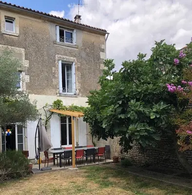 Jardin de l'établissement Maison de vacances familiale au cœur du marais poitevin