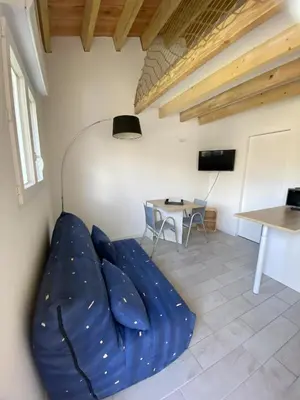 Télévision ou salle de divertissement dans l'établissement logement