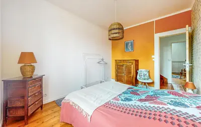Un ou plusieurs lits dans un hébergement de l'établissement 4 Bedroom Gorgeous Home In Jarnac