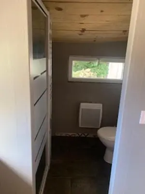 Salle de bains dans l'établissement Le petit lodge cosy