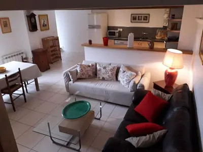 Cuisine ou kitchenette dans l'établissement Maison dans hameau calme