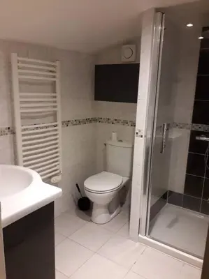 Salle de bains dans l'établissement Maison dans hameau calme