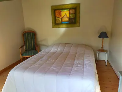 Un ou plusieurs lits dans un hébergement de l'établissement Villa 168m2 avec Piscine, sur Parc Arboré pour groupe Famille et Amis jusqu'à 10 personnes
