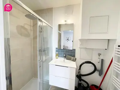 Salle de bains dans l'établissement Le Studio Marin by CozyLife - Centre Ville - Gare