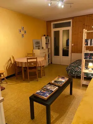 Coin salon dans l'établissement maisonnette