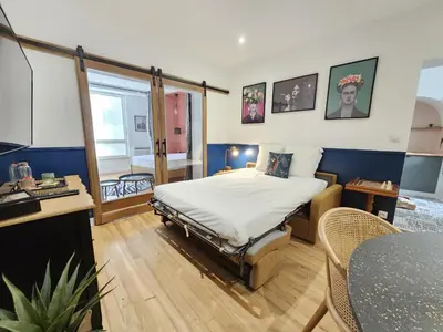 Coin salon dans l'établissement Le cinéaste -Terrasse -Vivre au coeur d'Angouleme