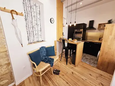 Cuisine ou kitchenette dans l'établissement Le jardin vert, paisible maison de ville