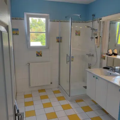 Salle de bains dans l'établissement SERINITY