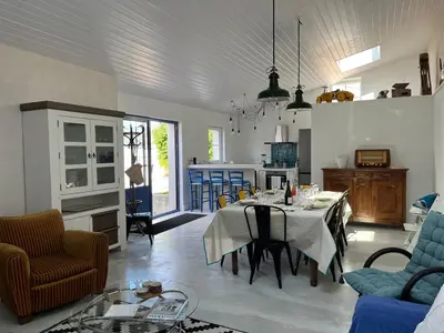 Coin salon dans l'établissement LE CLOS DE FLO 17