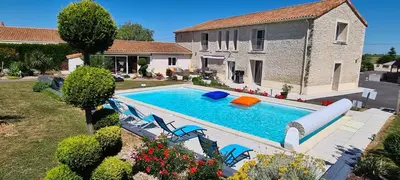 Piscine de l'établissement A la Gloriette ou située à proximité