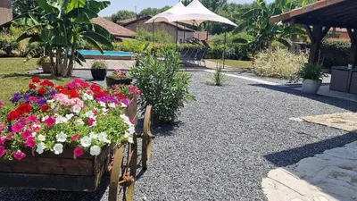 Jardin de l'établissement La Maison du Lac Lavaud