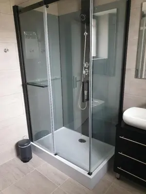 Salle de bains dans l'établissement La Maison du Lac Lavaud