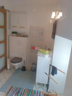 Salle de bains dans l'établissement La Petite Maison dans la Prairie