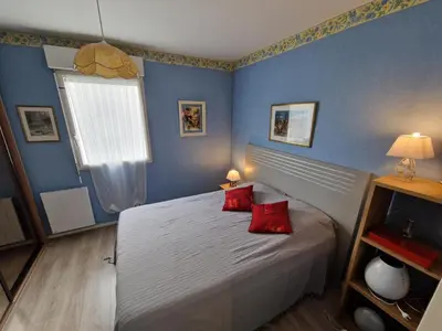 Un ou plusieurs lits dans un hébergement de l'établissement Chatelaillon-Plage Centre-Ville: Apt 4 pers, balcon, parking, piscine, wifi - FR-1-706-21