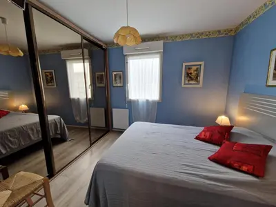 Un ou plusieurs lits dans un hébergement de l'établissement Chatelaillon-Plage Centre-Ville: Apt 4 pers, balcon, parking, piscine, wifi - FR-1-706-21
