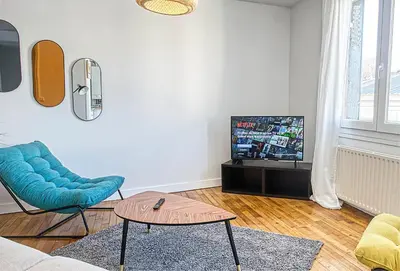 Télévision ou salle de divertissement dans l'établissement Le Havre Chic et Spacieux d'Angoulême - Calme & Confort Moderne