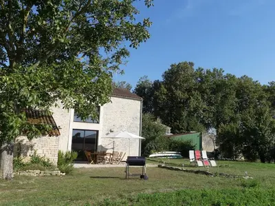 Jardin de l'établissement Les Chouettes Blanches