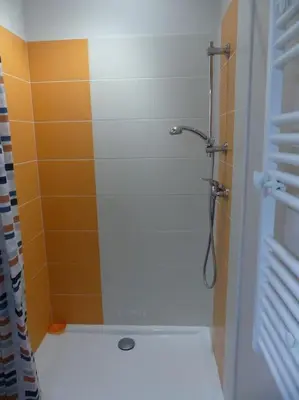 Salle de bains dans l'établissement Les Chouettes Blanches