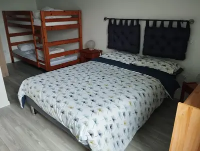 Un ou plusieurs lits dans un hébergement de l'établissement Maison au calme avec vue étang