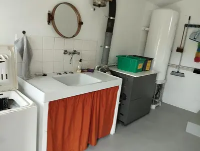Cuisine ou kitchenette dans l'établissement Maison au calme avec vue étang