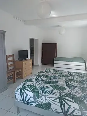 Un ou plusieurs lits dans un hébergement de l'établissement Le spiti, maison agréable avec stationnement privatif
