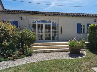 Jardin de l'établissement L'Ancienne Distillerie