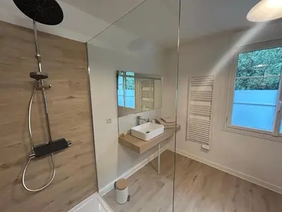 Salle de bains dans l'établissement Le Clos des Lilas