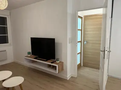 Télévision ou salle de divertissement dans l'établissement Le Clos des Lilas