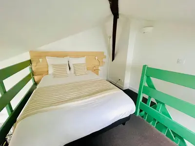 Un ou plusieurs lits dans un hébergement de l'établissement Superbe loft insolite au cœur d'Angoulême