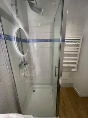 Salle de bains dans l'établissement Le Cordelier-Proche marché central et vieux port-wifi haut débit-