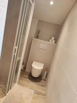 Salle de bains dans l'établissement La maisonnette d'Anaïs