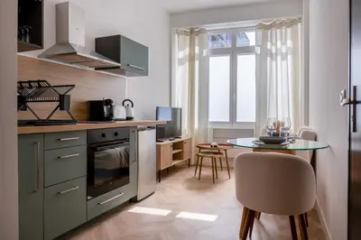 Cuisine ou kitchenette dans l'établissement La Perle Citadine En Hyper Centre