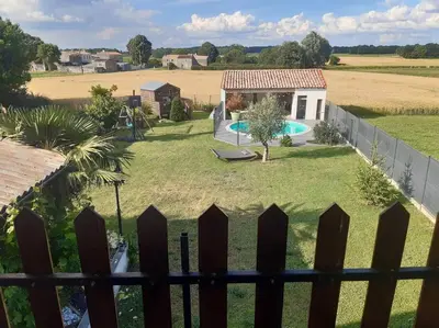 Piscine de l'établissement Maison de campagne 10 personnes. ou située à proximité