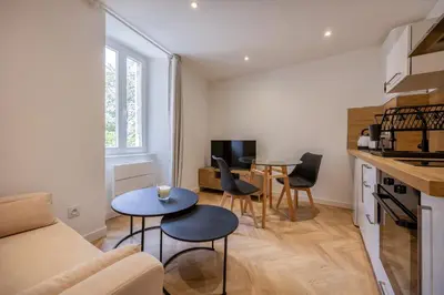 Cuisine ou kitchenette dans l'établissement Le Cocon Urbain en Hyper Centre